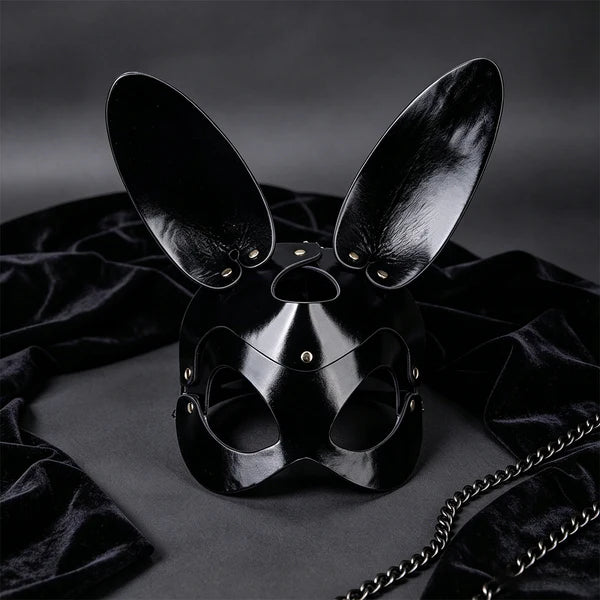 Dominion : profil du masque lapin noir aux oreilles allongées